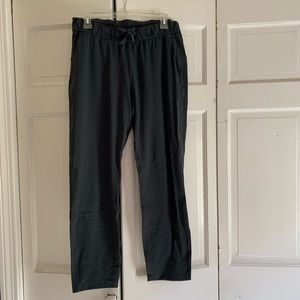 Lululemon On The Fly 7/8 Pant in grey size 8